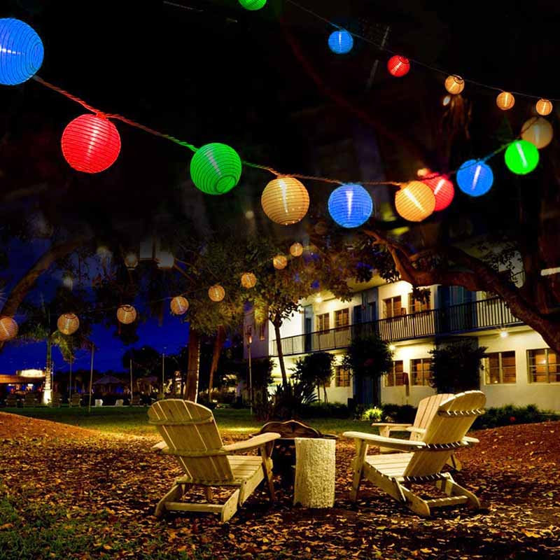https://gresonic.de/cdn/shop/products/four-color-lantern-string-lights-outdoor-application.jpg?v=1627358185